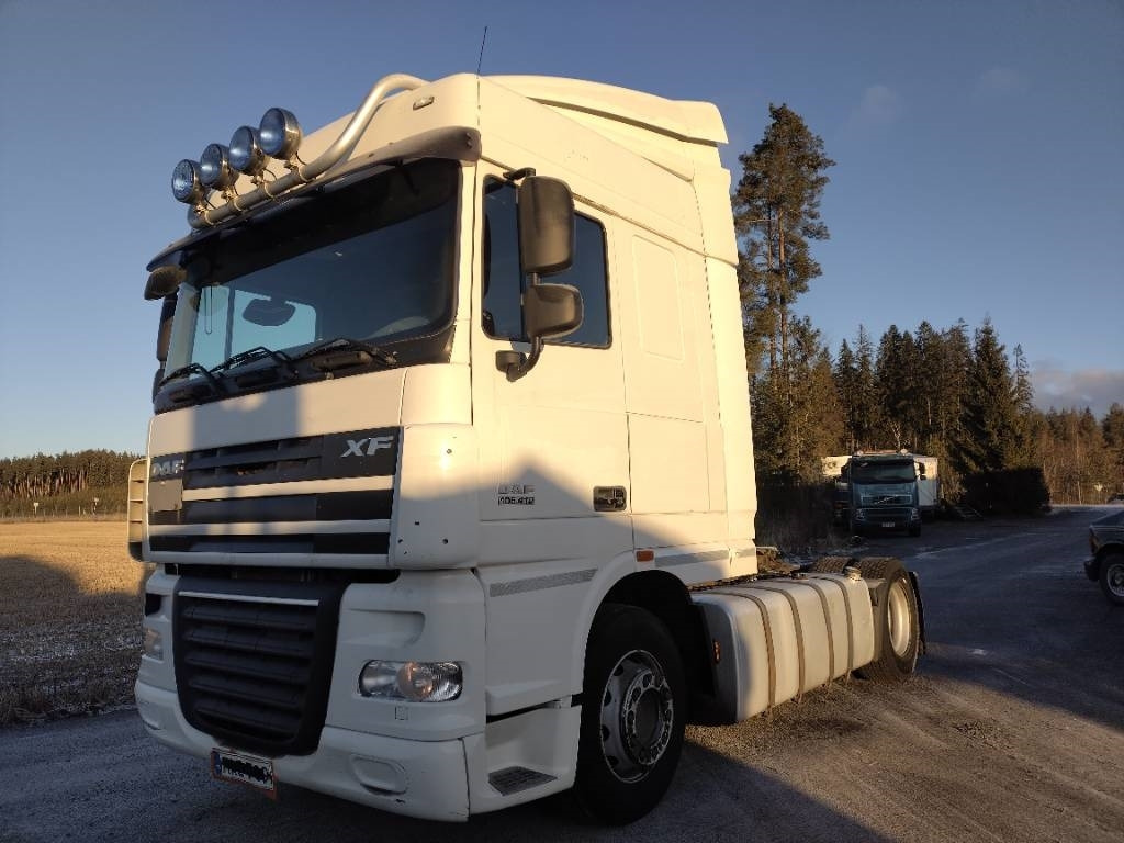 DAF XF 105.410 veturi,manuaali - Тягач: фото 1 DAF XF 105.410 veturi,manuaali - Тягач: фото 1