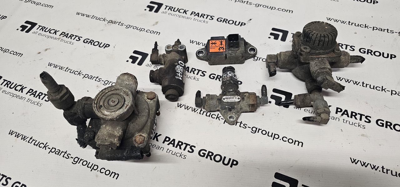 DAF DAF XF, CF, 106XF EURO6 emission various pneumatic valves units 4721726260, 4480650801, DJ76C091C9, K105481, 4342080300, 1330025, 41026587, 5010347978, 1738496, 1315509, 1197581, 41197581, 1980680, 23 - Запчасти: фото 1 DAF DAF XF, CF, 106XF EURO6 emission various pneumatic valves units 4721726260, 4480650801, DJ76C091C9, K105481, 4342080300, 1330025, 41026587, 5010347978, 1738496, 1315509, 1197581, 41197581, 1980680, 23 - Запчасти: фото 1