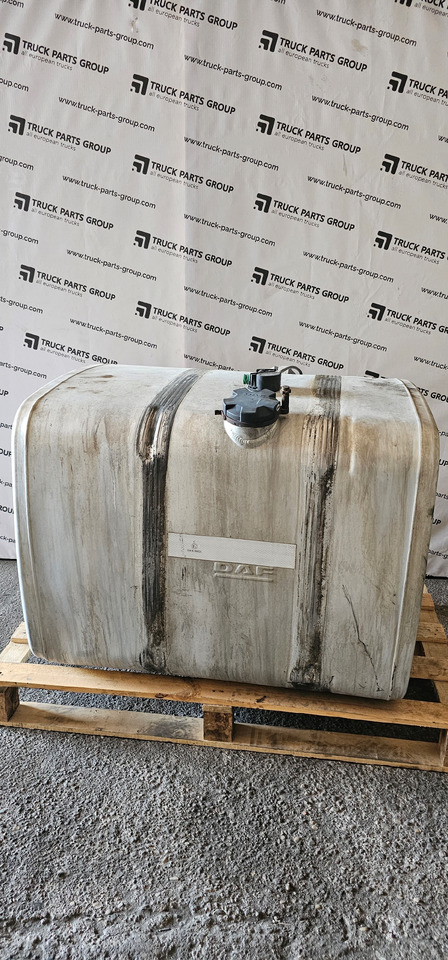 DAF DAF XF, CF EURO6 emission fuel tank in fully complete with brackets 1944798, 1944800, 2193145, 1944801, 2198081, 1949897, 2198104, 1945569, 2198105, 2259915, 1681827, 1617170, 1949909, 1945569, 194480 - Запчасти: фото 1