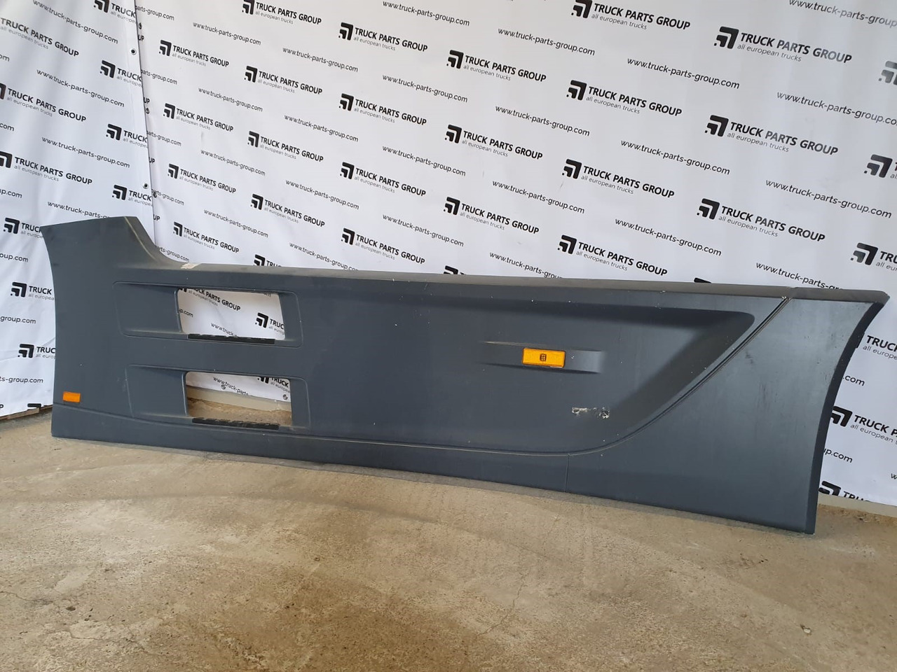 MERCEDES-BENZ Mercedes ACTROS MP4 side spoilers, fuel tanks plastic borders 9605208555, 9805208955, 9605208655, 9605208755, 9605208855, 9605208255, 9605208355 - Запчасти для Грузовиков: фото 1 MERCEDES-BENZ Mercedes ACTROS MP4 side spoilers, fuel tanks plastic borders 9605208555, 9805208955, 9605208655, 9605208755, 9605208855, 9605208255, 9605208355 - Запчасти для Грузовиков: фото 1