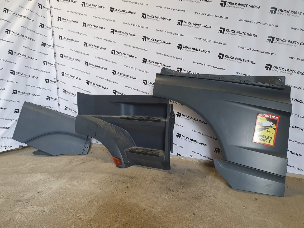 MERCEDES-BENZ Mercedes-Benz ACTROS MP4 EURO6 emission plastic steps, door extension 9606669802, 9606669702, 9606669902, 9616663601, 9616663501, 9616663701, 9607201001, 9606665103, 9606665303, 9616668101, 9606665403 - Запчасти для Грузовиков: фото 1 MERCEDES-BENZ Mercedes-Benz ACTROS MP4 EURO6 emission plastic steps, door extension 9606669802, 9606669702, 9606669902, 9616663601, 9616663501, 9616663701, 9607201001, 9606665103, 9606665303, 9616668101, 9606665403 - Запчасти для Грузовиков: фото 1