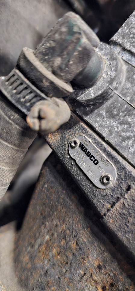 VOLVO VOLVO FH12 / FM12 EURO3, D12D air compressor, brake system 2042, 9343, 2054, 7525, 412704006, 20382345, 20478151, 20569928, 20773343, 20842990, 21388369, 85000360, 85000487, 85000614, 85000115, 850061 - Запчасти для Грузовиков: фото 1 VOLVO VOLVO FH12 / FM12 EURO3, D12D air compressor, brake system 2042, 9343, 2054, 7525, 412704006, 20382345, 20478151, 20569928, 20773343, 20842990, 21388369, 85000360, 85000487, 85000614, 85000115, 850061 - Запчасти для Грузовиков: фото 1