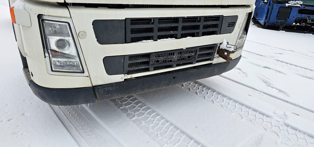 VOLVO VOLVO FH12 front bumper complete + head lights 1580214, 8144482, 1063509, 20425625, 20529740, 3175417, 20425627, 20529742, 3175419, 8144455, 20360507, 20425626, 20529741, 3175418, 8144454, 8189329, 20 - Запчасти для Грузовиков: фото 1 VOLVO VOLVO FH12 front bumper complete + head lights 1580214, 8144482, 1063509, 20425625, 20529740, 3175417, 20425627, 20529742, 3175419, 8144455, 20360507, 20425626, 20529741, 3175418, 8144454, 8189329, 20 - Запчасти для Грузовиков: фото 1