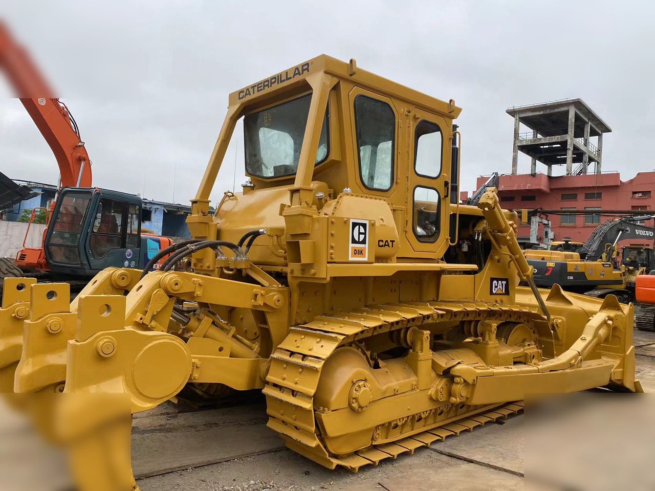 CATERPILLAR D8K - Бульдозер: фото 1 CATERPILLAR D8K - Бульдозер: фото 1