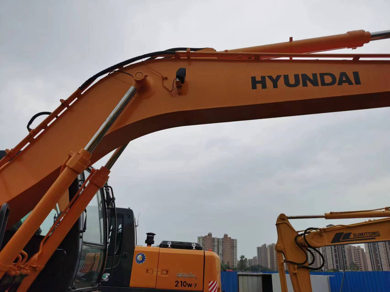 HYUNDAI 210W-7 - Колёсный экскаватор: фото 3 HYUNDAI 210W-7 - Колёсный экскаватор: фото 3