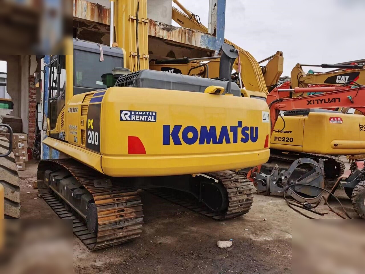 KOMATSU PC200 - Гусеничный экскаватор: фото 1 KOMATSU PC200 - Гусеничный экскаватор: фото 1