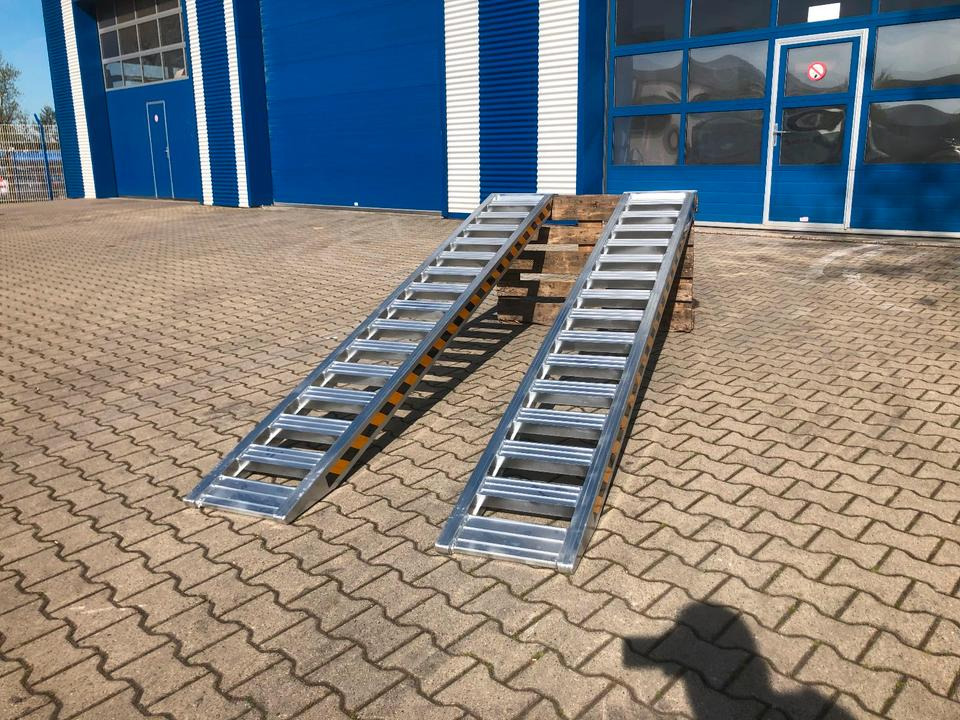 Alurampen Satz 3,50m 4000KG Minibagger Minilader Quad Auffahrrampe *INKL.19% MWST* - Погрузочная рампа: фото 2 Alurampen Satz 3,50m 4000KG Minibagger Minilader Quad Auffahrrampe *INKL.19% MWST* - Погрузочная рампа: фото 2