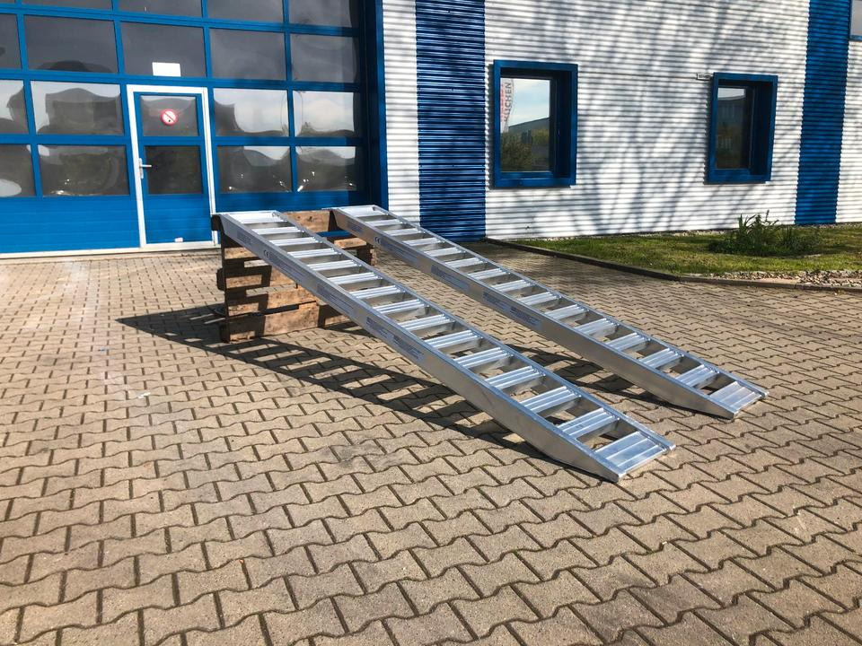 Alurampen Satz 3,50m 4000KG Minibagger Minilader Quad Auffahrrampe *INKL.19% MWST* - Погрузочная рампа: фото 3 Alurampen Satz 3,50m 4000KG Minibagger Minilader Quad Auffahrrampe *INKL.19% MWST* - Погрузочная рампа: фото 3