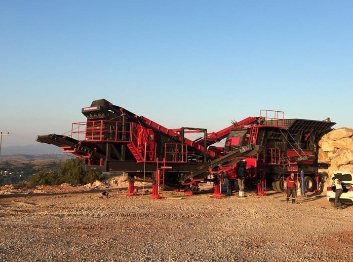 Constmach Installation Mobile De Concassage De Calcaire D'une Capacité De 150 À 200 Tonnes - Мобильная дробилка: фото 1 Constmach Installation Mobile De Concassage De Calcaire D'une Capacité De 150 À 200 Tonnes - Мобильная дробилка: фото 1