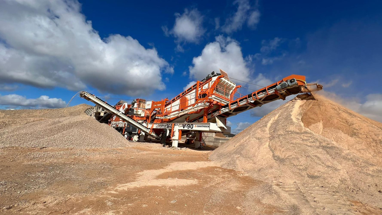 Constmach 250 T/H Capacity Mobile Vertical Shaft Impact Crusher - Строительная техника: фото 1