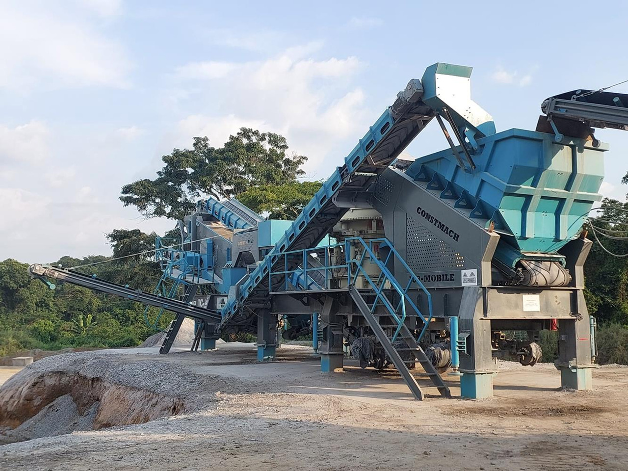 Constmach Mobile Jaw Crushing Plant With A Capacity Of 250 To 300 T/h - Строительная техника: фото 1