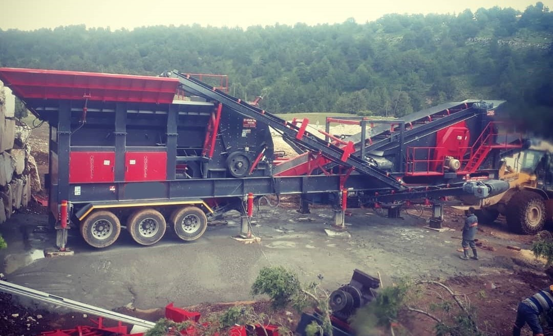 Constmach Mobile Limestone Crushing And Screening Plant With A Capacity Of 250-300 T/h - Строительная техника: фото 1