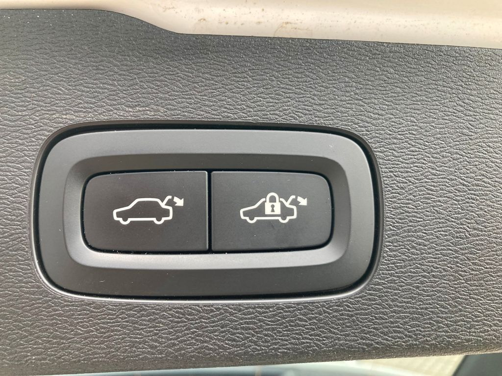 Volvo V60 T6 AWD R-Design Expression Recharge Plug-In  в лизинг Volvo V60 T6 AWD R-Design Expression Recharge Plug-In: фото 18
