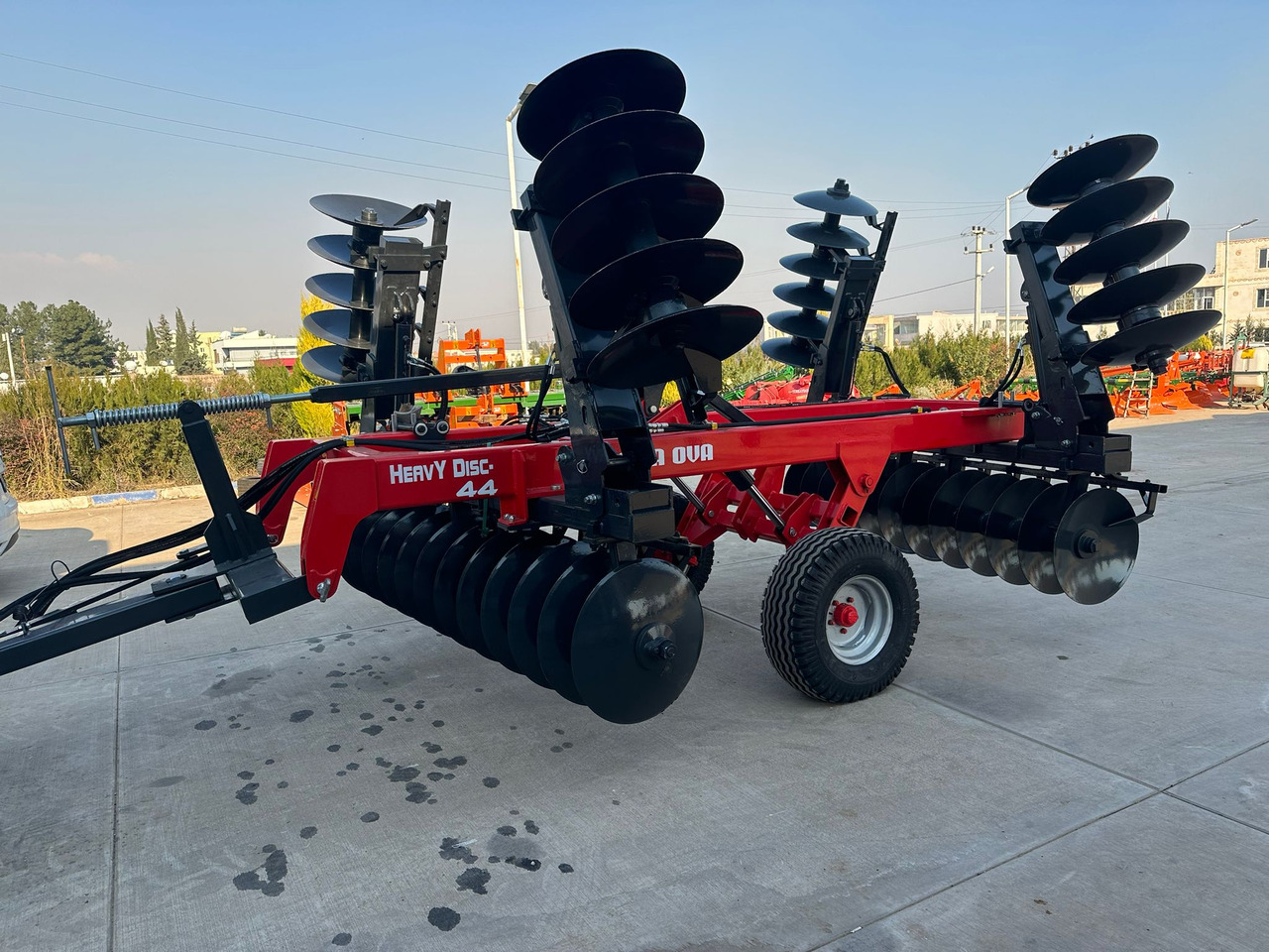 SOIL MASTER FOLDABLE TYPE GOBLE DISC HARROW - Дисковая борона: фото 1 SOIL MASTER FOLDABLE TYPE GOBLE DISC HARROW - Дисковая борона: фото 1