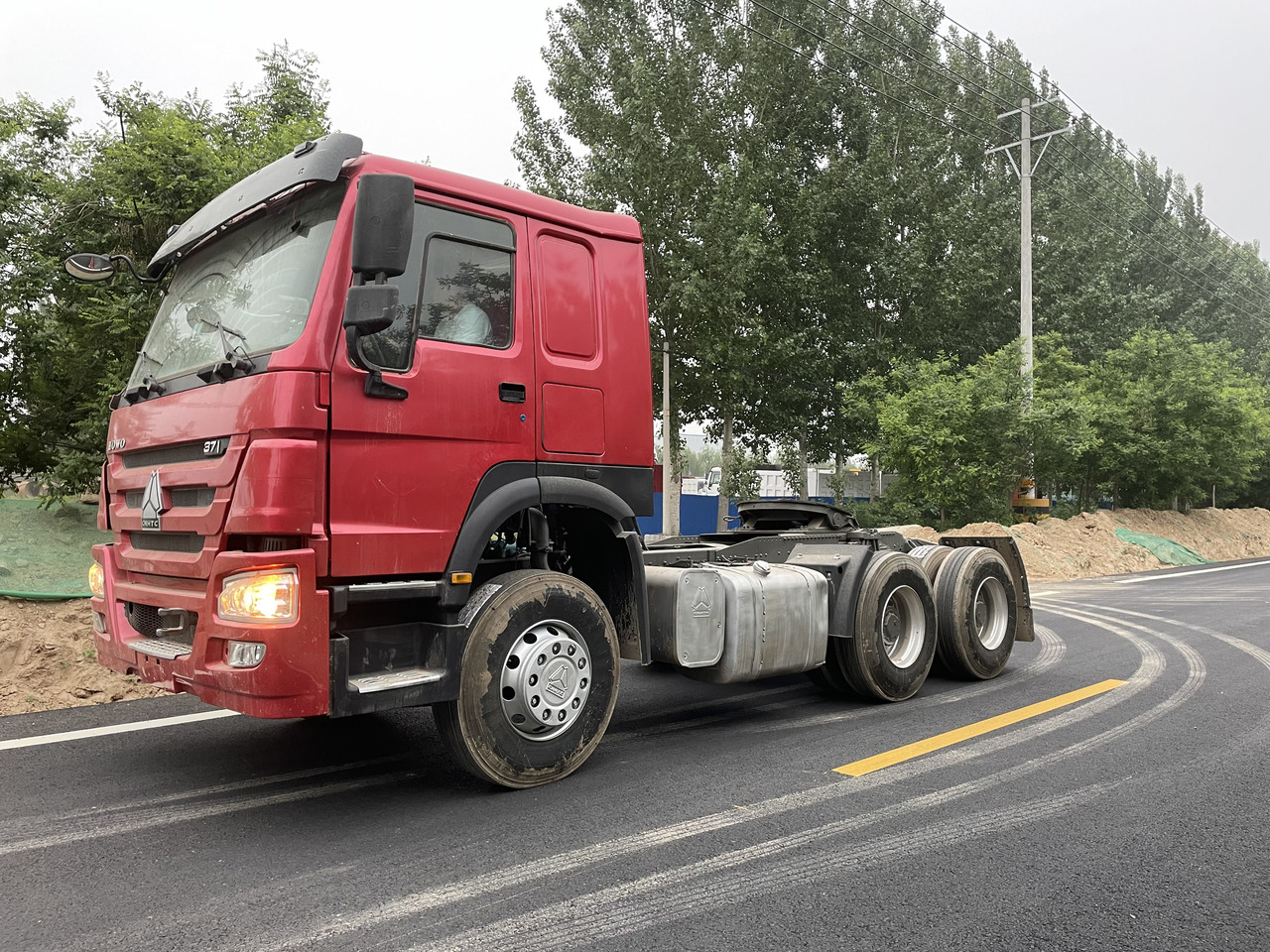 HOWO TRACTOR 6X4 SINOTRUCK 371HP - Тягач: фото 1 HOWO TRACTOR 6X4 SINOTRUCK 371HP - Тягач: фото 1
