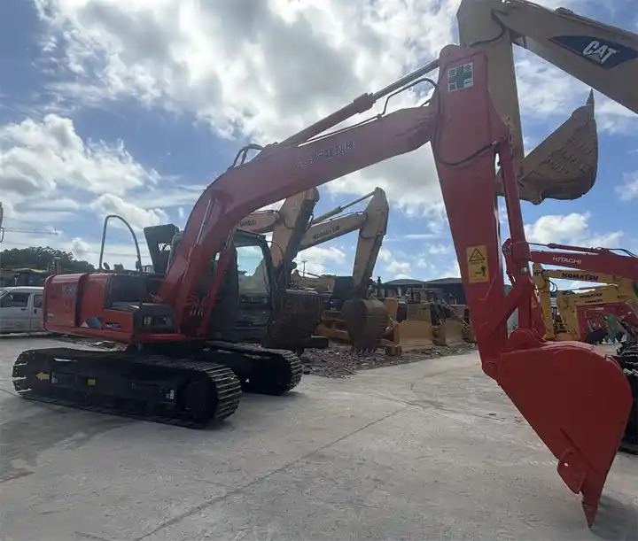 12 Ton Tracked Excavator Low Working Hours Hitachi Zx120 Hydraulic Excavator With Isuzu Engine In Shanghai - Гусеничный экскаватор: фото 1 12 Ton Tracked Excavator Low Working Hours Hitachi Zx120 Hydraulic Excavator With Isuzu Engine In Shanghai - Гусеничный экскаватор: фото 1