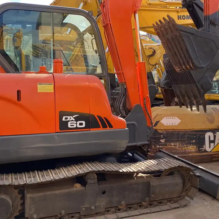 6tons doosan excavator used dx60 dh60 dx55 dh55 mini excavator free shipping - Гусеничный экскаватор: фото 1 6tons doosan excavator used dx60 dh60 dx55 dh55 mini excavator free shipping - Гусеничный экскаватор: фото 1