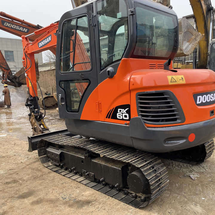 Awesome Performance Korea Imported Small Scale Used Doosan Dx60 Excavator in Shanghai - Гусеничный экскаватор: фото 1 Awesome Performance Korea Imported Small Scale Used Doosan Dx60 Excavator in Shanghai - Гусеничный экскаватор: фото 1