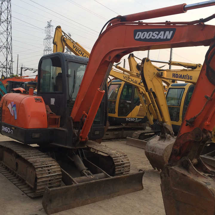 Awesome Performance Korea Imported Small Scale Used Doosan Dx60 Excavator in Shanghai - Гусеничный экскаватор: фото 1 Awesome Performance Korea Imported Small Scale Used Doosan Dx60 Excavator in Shanghai - Гусеничный экскаватор: фото 1