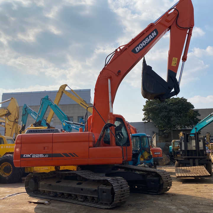 Best Selling DOOSAN excavator machine construction used machinery equipment dx225 DX60 DX70 DH60 DH220 used excavators in stock - Экскаватор: фото 1 Best Selling DOOSAN excavator machine construction used machinery equipment dx225 DX60 DX70 DH60 DH220 used excavators in stock - Экскаватор: фото 1