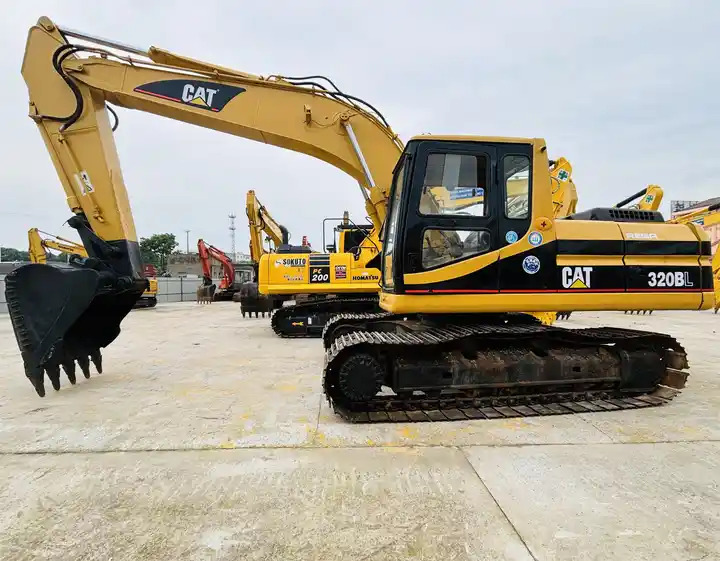 Caterpillar Used Excavator 320b,320bl,320 For Popular Sale To Africa In Shanghai - Гусеничный экскаватор: фото 1