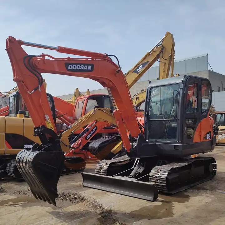 Dx60 Used Crawler Excavator Used Excavator For Sale High Quality ExcavatorDOOSAN DH 55DH55 H-frame - Экскаватор: фото 1