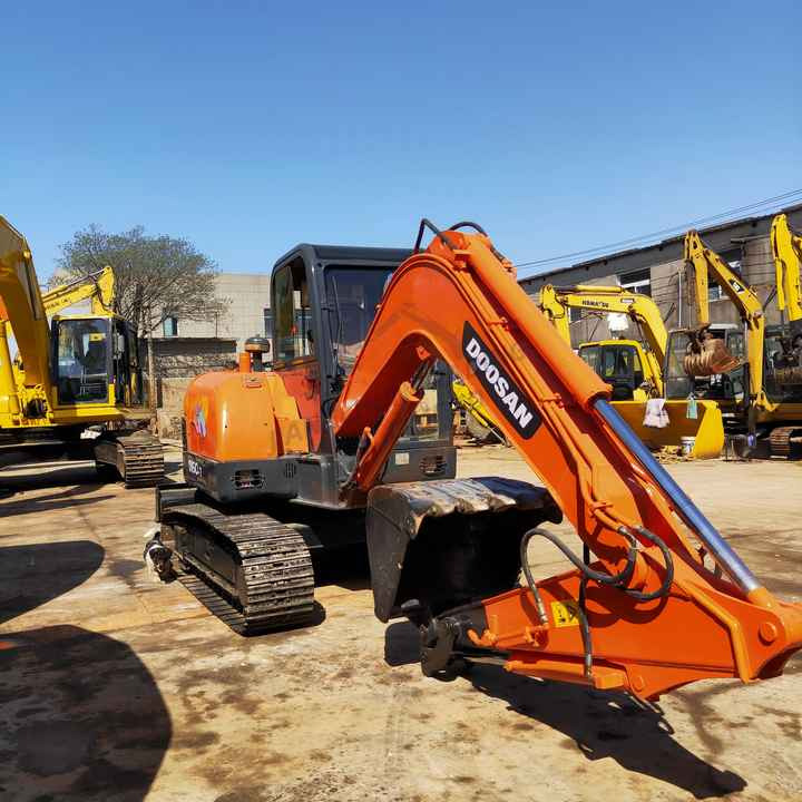 Гусеничный экскаватор Good Condition Good price mini Used excavator doosan dx60 excavators machinery doosan dx60 dx80 dx75 dx225: фото 1 Гусеничный экскаватор Good Condition Good price mini Used excavator doosan dx60 excavators machinery doosan dx60 dx80 dx75 dx225: фото 1