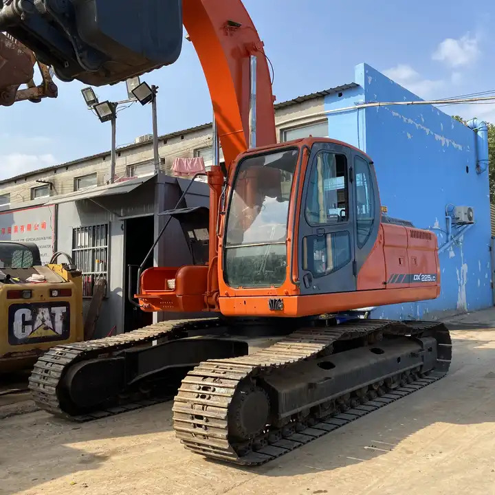 High Quality Excellent Working Condition 22t Used Doosan Dx225 Crawler Excavator With Large Bucket In Shanghai - Гусеничный экскаватор: фото 1 High Quality Excellent Working Condition 22t Used Doosan Dx225 Crawler Excavator With Large Bucket In Shanghai - Гусеничный экскаватор: фото 1