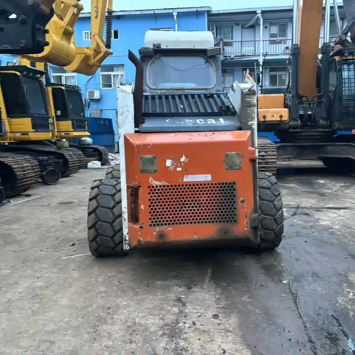 High Quality Mini Construction Machine Used Bobcat Skid Steer Loader S300 in stock For Sale Bobcat Loader With Low Price - Мини-погрузчик с бортовым поворотом: фото 1 High Quality Mini Construction Machine Used Bobcat Skid Steer Loader S300 in stock For Sale Bobcat Loader With Low Price - Мини-погрузчик с бортовым поворотом: фото 1