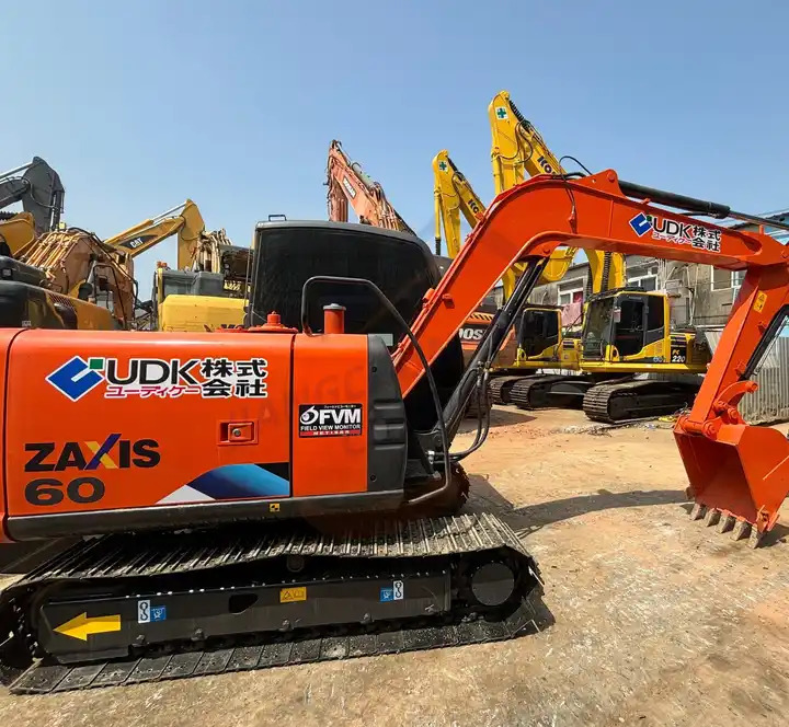 Hot Sale Mini Japan Imported Used Hitachi Zx60 Excavator With Awesome Performance in Shanghai - Гусеничный экскаватор: фото 1 Hot Sale Mini Japan Imported Used Hitachi Zx60 Excavator With Awesome Performance in Shanghai - Гусеничный экскаватор: фото 1