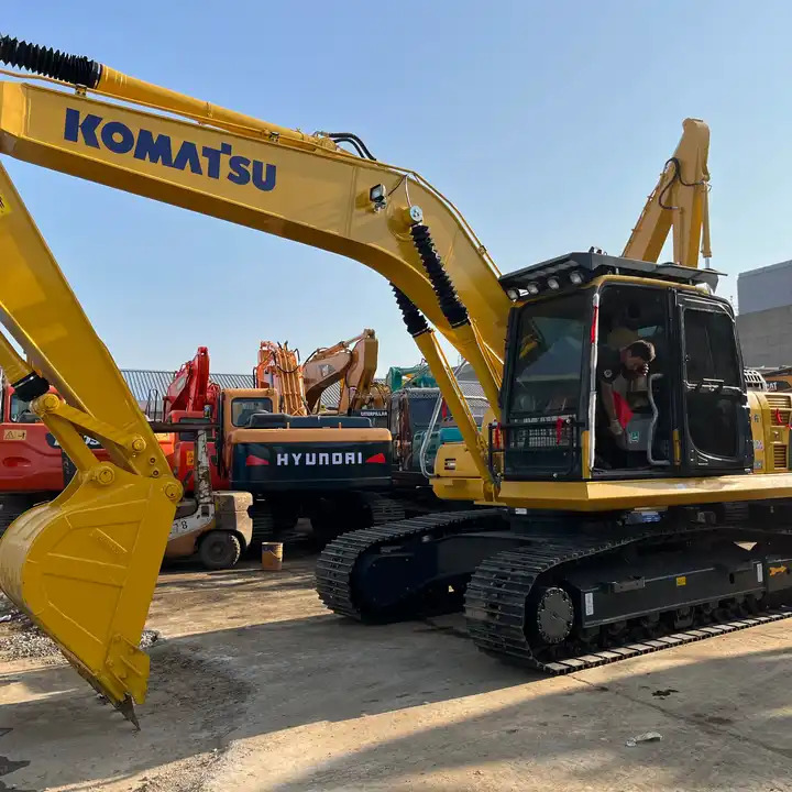 Original Japan Komatsu PC200 used excavator for sale/second hand komatsu excavator PC200-8 PC220-8 - Гусеничный экскаватор: фото 1