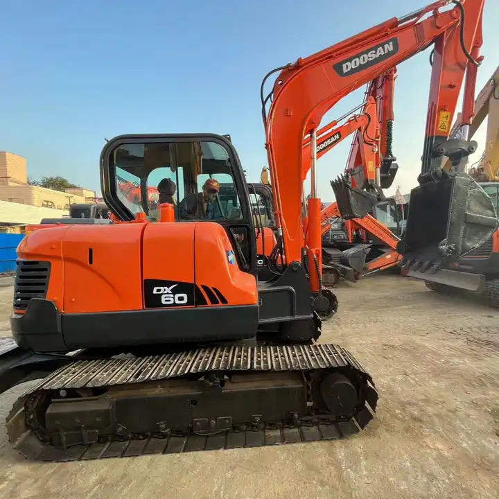 Original Top Sale High Performance Slightly Used Doosan Dx60 Tracked Excavator For Landscaping In Shanghai - Гусеничный экскаватор: фото 1