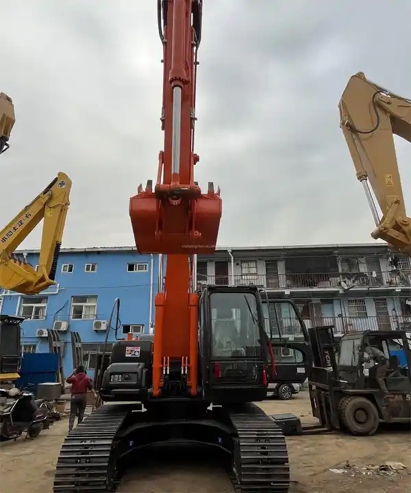 Sell Used Hitachi ZX200-3G Excavator for sale Crawler excavators - Гусеничный экскаватор: фото 1 Sell Used Hitachi ZX200-3G Excavator for sale Crawler excavators - Гусеничный экскаватор: фото 1