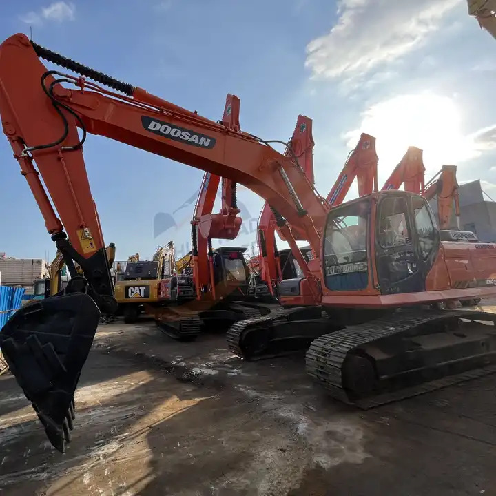Used Doosan Dx300 Excavator Heavy Large Construction Equipment With Good Condition Original Korea For Sale - Гусеничный экскаватор: фото 1