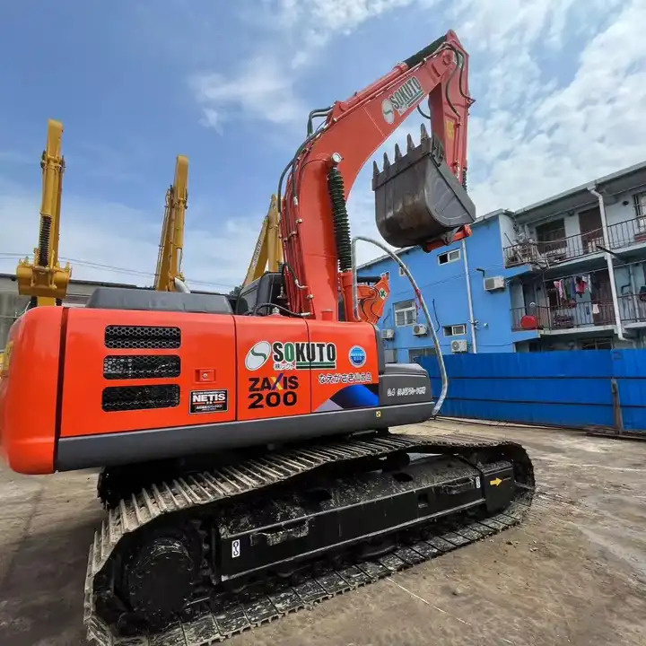 Used Hitachi ZX200 crawler Excavator, Japan Made used Hitachi ZX200 large Excavator in good running condition - Гусеничный экскаватор: фото 1 Used Hitachi ZX200 crawler Excavator, Japan Made used Hitachi ZX200 large Excavator in good running condition - Гусеничный экскаватор: фото 1