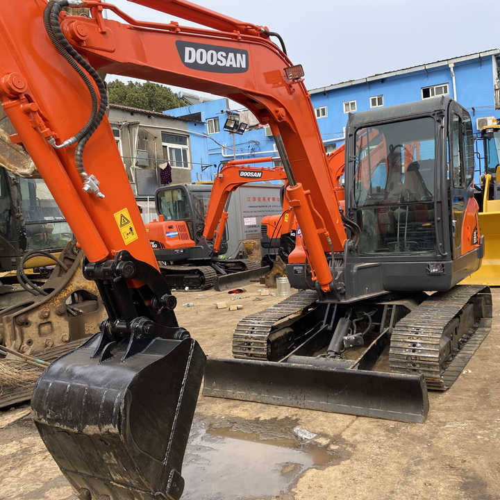 Гусеничный экскаватор Used excavator doosan dx60 excavators earth-moving machinery doosan dx60 dx80 dx75 dx225 for sale: фото 1 Гусеничный экскаватор Used excavator doosan dx60 excavators earth-moving machinery doosan dx60 dx80 dx75 dx225 for sale: фото 1