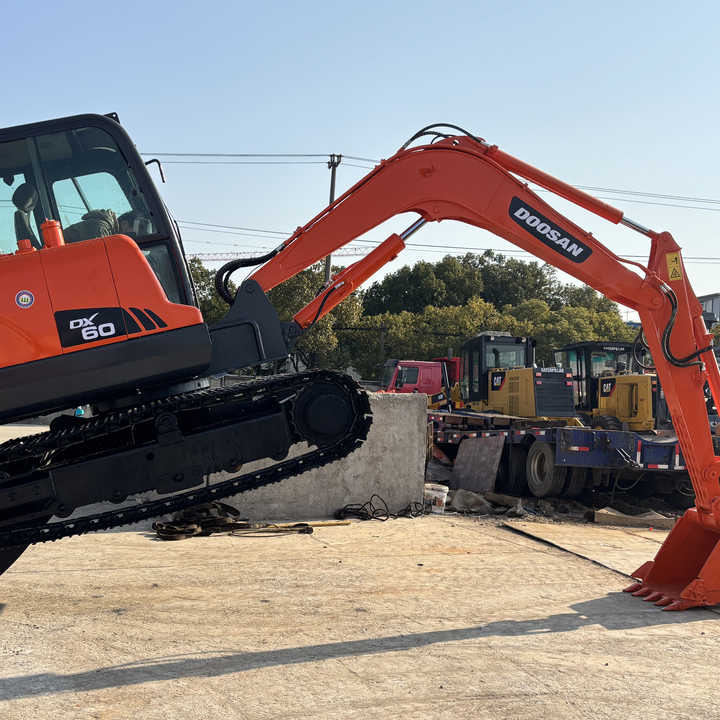 Used excavator doosan dx60 excavators machinery doosan dx60 dx80 dx75 dx225 Good Condition Low price - Гусеничный экскаватор: фото 1 Used excavator doosan dx60 excavators machinery doosan dx60 dx80 dx75 dx225 Good Condition Low price - Гусеничный экскаватор: фото 1