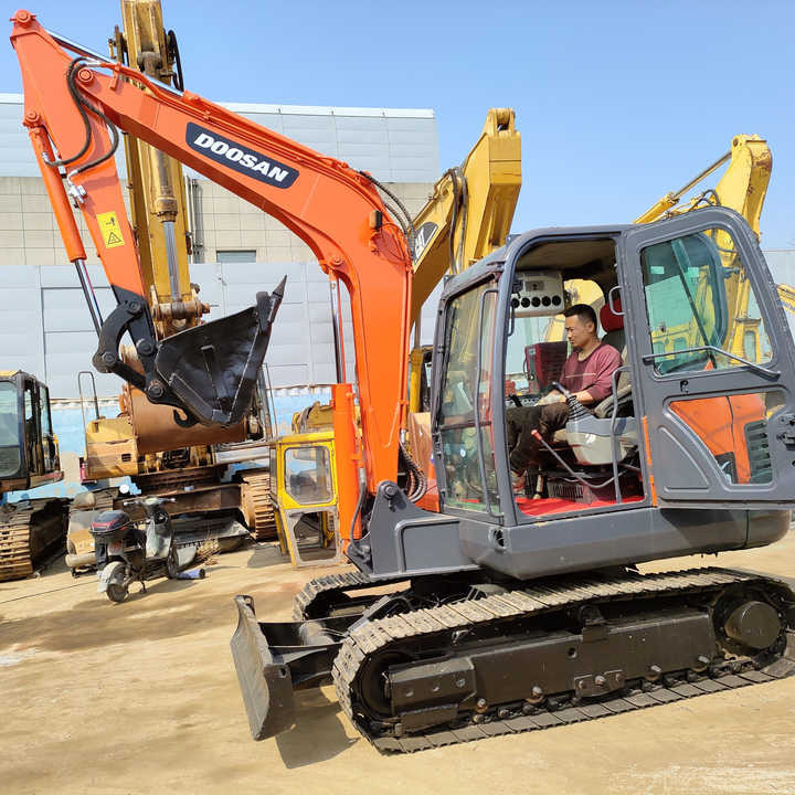 Used excavator doosan dx60 excavators machinery doosan dx60 dx80 dx75 dx225 dh60 dh60-7 excavator - Гусеничный экскаватор: фото 1 Used excavator doosan dx60 excavators machinery doosan dx60 dx80 dx75 dx225 dh60 dh60-7 excavator - Гусеничный экскаватор: фото 1