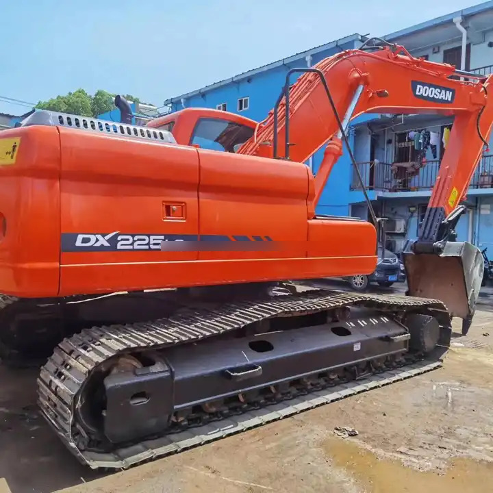 Second hand excavator used machinery equipment Doosan dx225 used excavators in stock for sale - Гусеничный экскаватор: фото 1