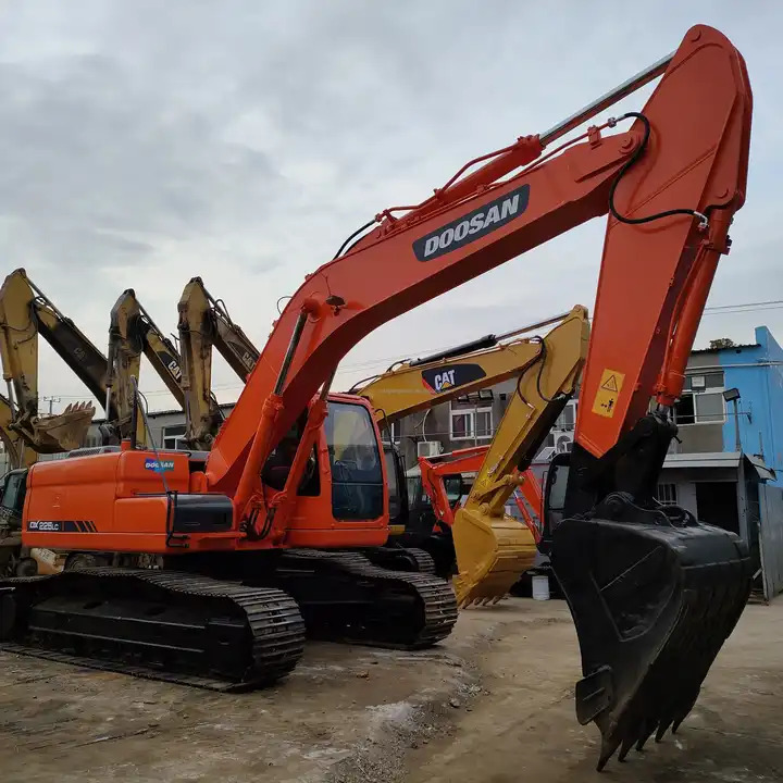 Used excavators in stock for sale second hand excavator used machinery equipment Doosan dx225 - Гусеничный экскаватор: фото 1