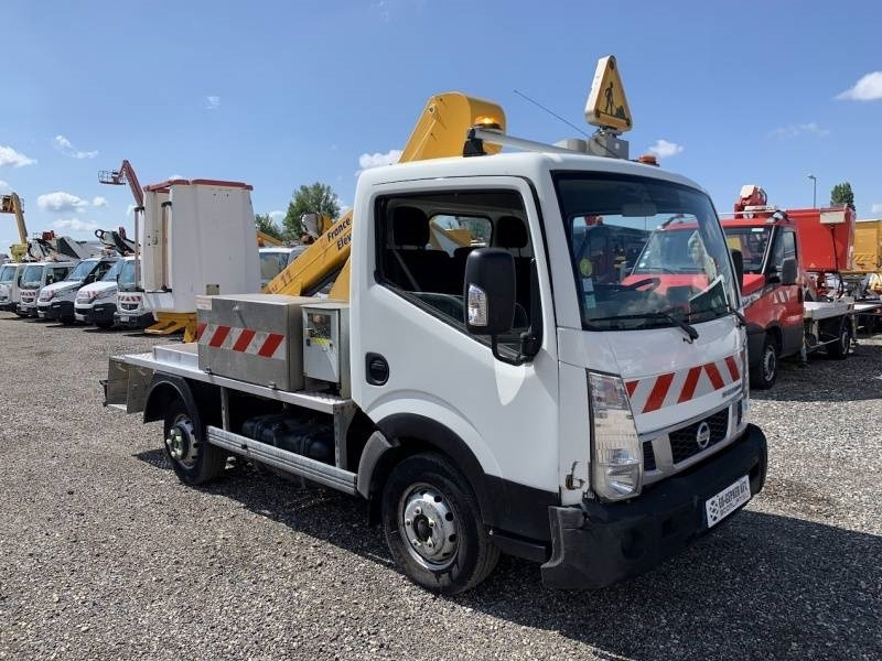 Nissan Cabstar France Elevateur Topy 11 - 11 m - Грузовик с подъемником: фото 1 Nissan Cabstar France Elevateur Topy 11 - 11 m - Грузовик с подъемником: фото 1