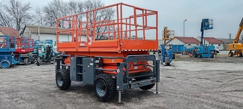 SkyJack SJ8831 - 11,27 m - 4x4 - Ножничный подъемник: фото 1 SkyJack SJ8831 - 11,27 m - 4x4 - Ножничный подъемник: фото 1
