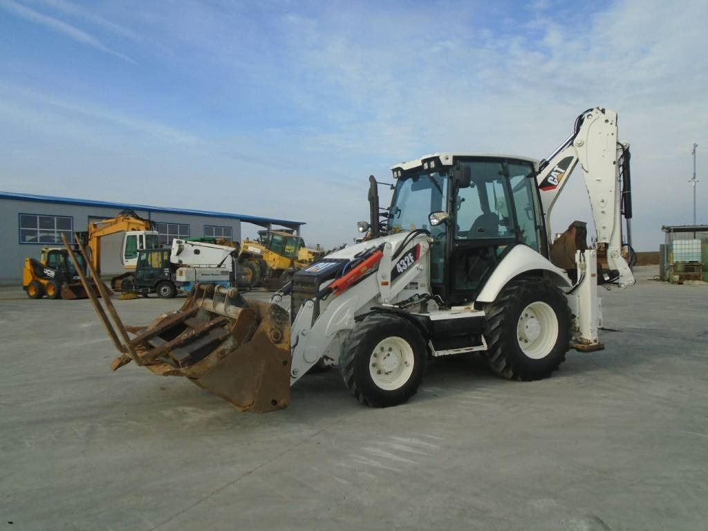 CAT 432F + 5 Cupe + Furci pentru paleti - Экскаватор-погрузчик: фото 1 CAT 432F + 5 Cupe + Furci pentru paleti - Экскаватор-погрузчик: фото 1