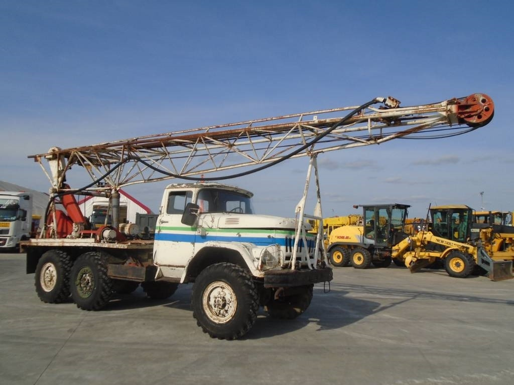 ZIL 6×6 - Буровая машина: фото 1 ZIL 6×6 - Буровая машина: фото 1