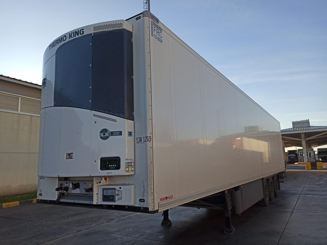 SCHMITZ CARGOBULL ThermoKing SKO 24/L - 13.4 FP COOL V7 FP 60 SMART - Полуприцеп-рефрижератор: фото 1 SCHMITZ CARGOBULL ThermoKing SKO 24/L - 13.4 FP COOL V7 FP 60 SMART - Полуприцеп-рефрижератор: фото 1