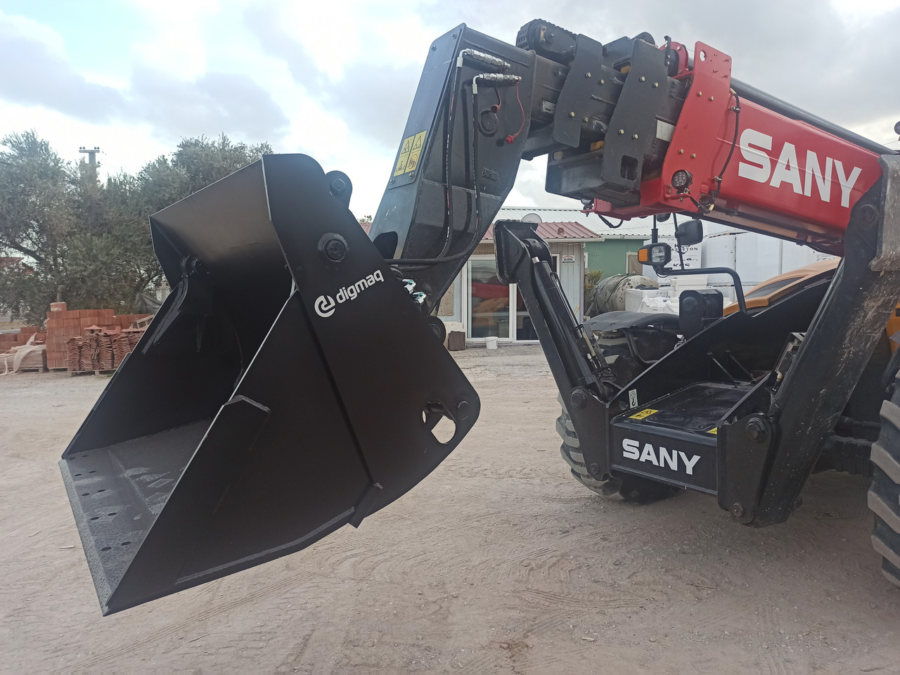 Digmaq Açılır kova - Ковш для погрузчика для Телескопических фронтальных погрузчиков: фото 1 Digmaq Açılır kova - Ковш для погрузчика для Телескопических фронтальных погрузчиков: фото 1