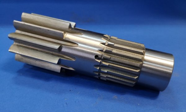 010300A Wałek silnika obrotu – Hanix H15, Hitachi ZX16 - Поворотный редуктор для Строительной техники: фото 1