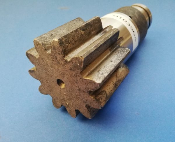 010400A Wałek silnika obrotu Hitachi ZX14  i JCB 8010 - Поворотный редуктор для Строительной техники: фото 1