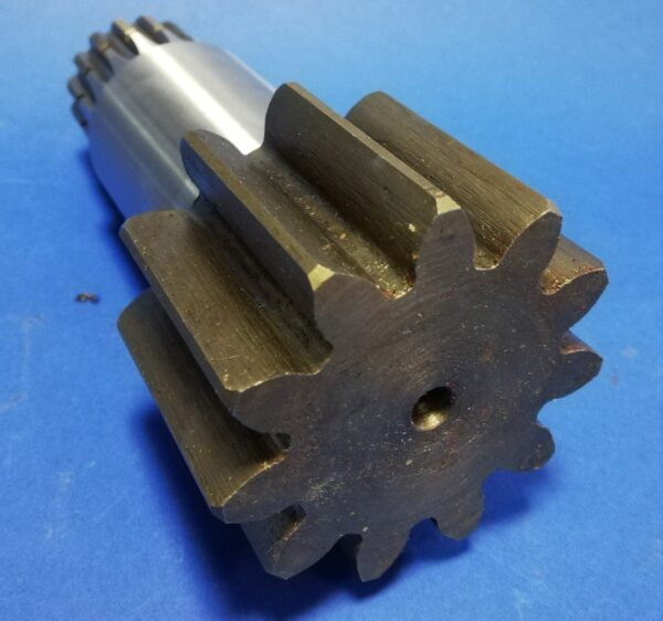 010530A Wałek silnika obrotu Cat 302.5 - Поворотный редуктор для Строительной техники: фото 1