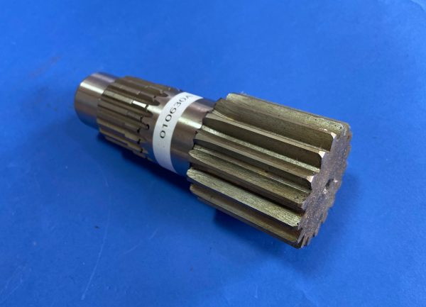 Wałek obrotu 010630A Komatsu PC05-7 E - Поворотный редуктор для Строительной техники: фото 1 Wałek obrotu 010630A Komatsu PC05-7 E - Поворотный редуктор для Строительной техники: фото 1